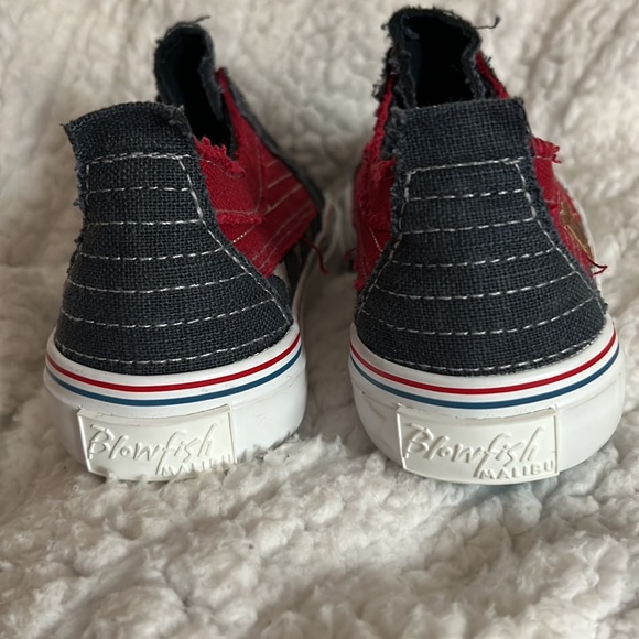 NWOB Ladies Red, White, & Blue Blowfish Slip On Shoes, Size 6 - Picture 5 of 9